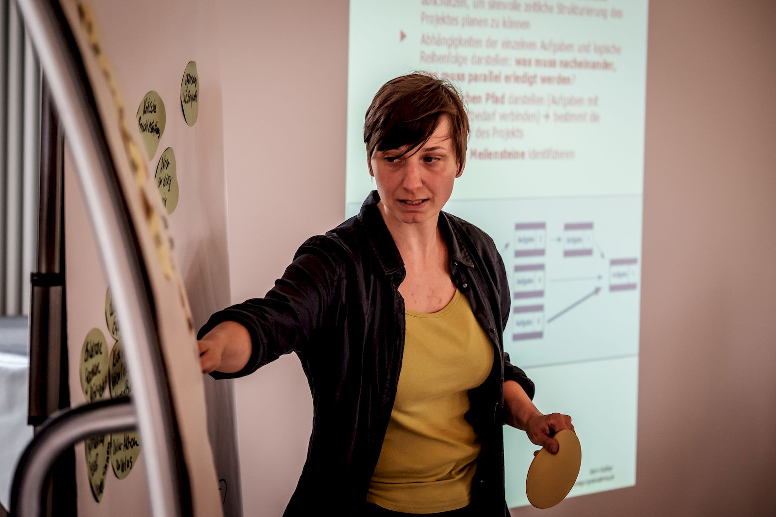 Karin Walther erläutert die Erstellung eines Kampagnenplans (Foto: Andi Weiland, www.andiweiland.de)